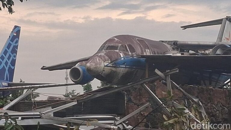 Asal-usul Sayap Pesawat Bekas yang Menimpa Rumah Warga Bogor Akibat Puting Beliung