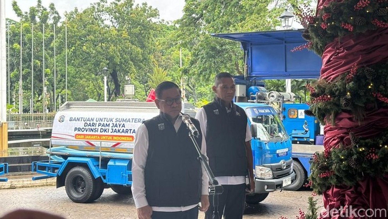Pramono Anung Lepas Bantuan Mobil Tangki Air dan IPA Mobile PAM Jaya untuk Korban Bencana Sumatera