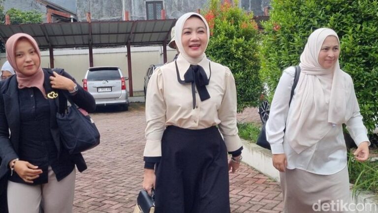 Atalia Praratya Hadiri Sidang Gugatan Cerai, Minta Doa Restu Publik Atalia Praratya Hadiri Sidang Gugatan Cerai, Minta Doa Restu Publik