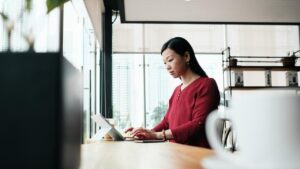 Menaker Imbau Perusahaan Terapkan Work From Anywhere 29-31 Desember 2025