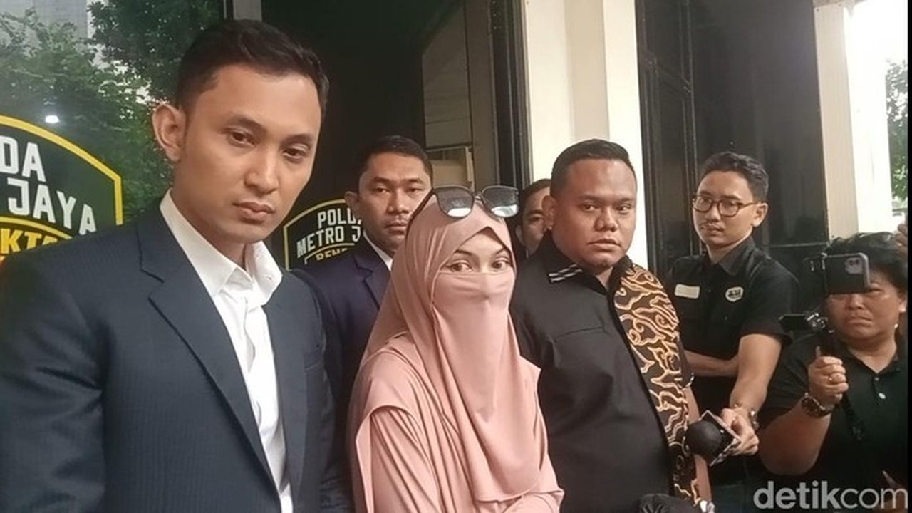 Wardatina Mawa Tegas Minta Cerai, Tak Mau Dimadu dengan Inara Rusli Wardatina Mawa Tegas Minta Cerai, Tak Mau Dimadu dengan Inara Rusli