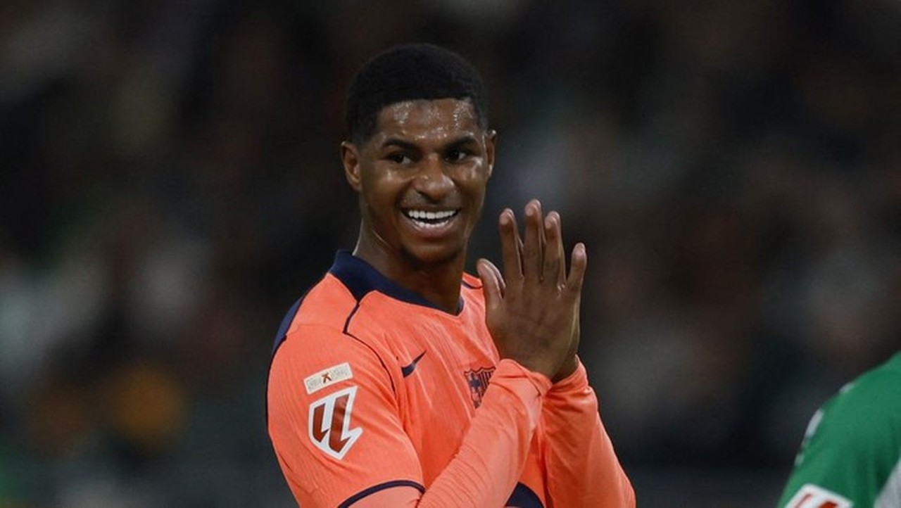 Marcus Rashford Tegaskan Keinginan Bertahan di Barcelona, Deco Beri Sinyal Ketidakpastian