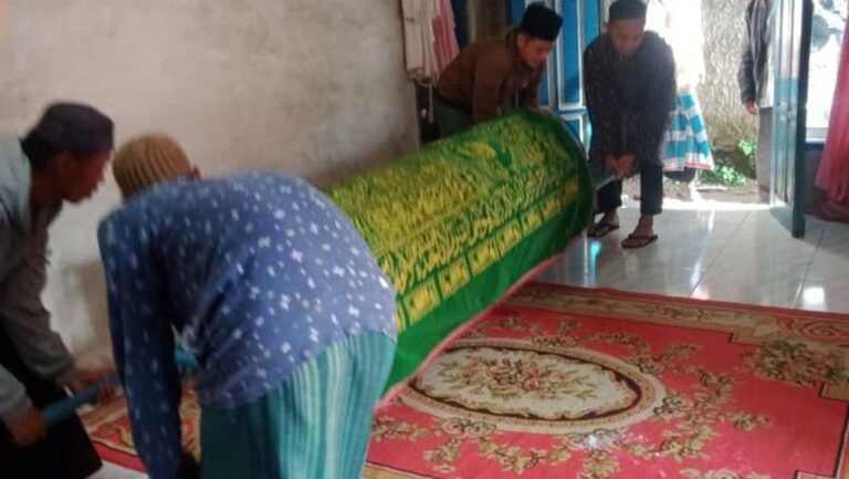 Nenek Asyah yang Dianiaya Akibat Tuduhan Penculikan di Cianjur Tutup Usia Nenek Asyah yang Dianiaya Akibat Tuduhan Penculikan di Cianjur Tutup Usia