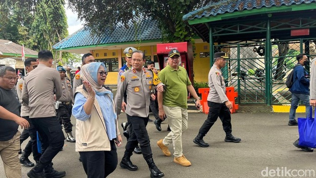 Kapolda Metro Kunjungi Ragunan, Pastikan Keamanan dan Sapa Pengunjung di Libur Natal