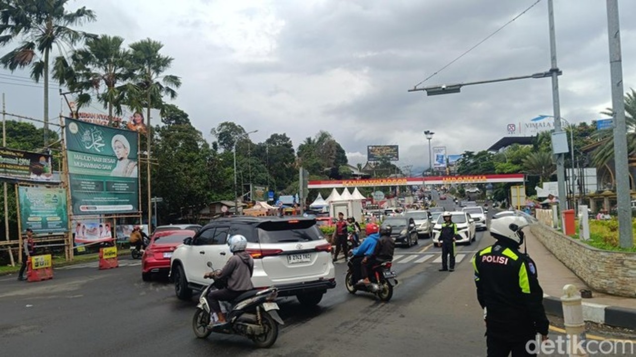 Usai One Way ke Puncak Bogor, Arus Lalin di Simpang Gadog Terpantau Padat Merayap