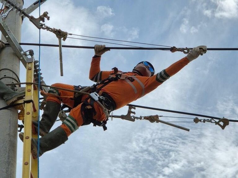 PLN Berjuang Pulihkan Listrik di Aceh Tengah Pasca-Bencana, Akses Jalan Jadi Kendala Utama