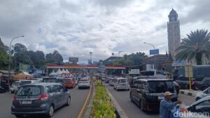 One Way Puncak Bogor Diberlakukan, Arus Lalin di Simpang Gadog Terpantau Padat