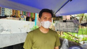 Tumpukan Sampah di Ciputat Ganggu Pedagang Bunga, Bau Busuk Keluhkan Pembeli