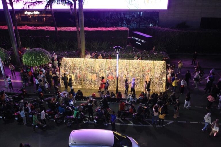 Libur Natal 2025: Ancol, Ragunan, dan Monas Ramai Pengunjung, Disparekraf Jaga Keamanan