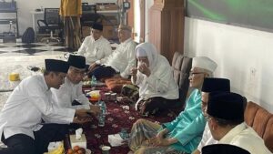 Momen Kebersamaan Petinggi PBNU: Gus Yahya, Gus Ipul, dan Rais Aam Makan Bersama di Surabaya
