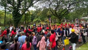 TMII Ganti Kembang Api dengan 1.000 Lilin untuk Aksi Kepedulian Korban Bencana