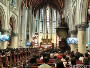Sesi Khusus Misa Natal di Katedral Jakarta: Jemaat Lansia Merasa Lebih Khidmat dan Nyaman