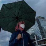 BMKG Prediksi Jabodetabek Diguyur Hujan Intensitas Tinggi Hingga Awal 2026