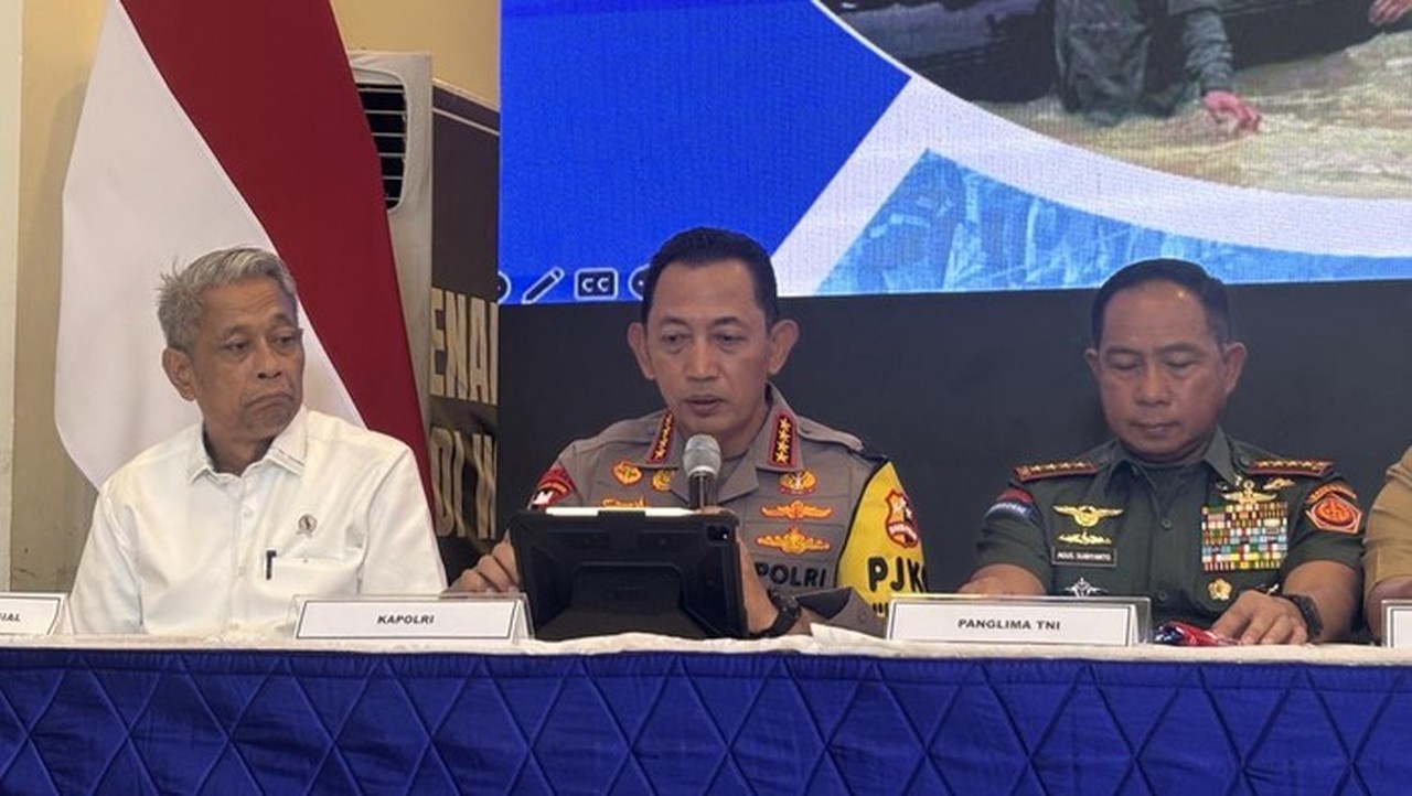 Kapolri Sebut 10.759 Personel Polri Dikerahkan untuk Tangani Bencana di Sumatera