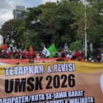 Buruh Geruduk Patung Kuda Tolak UMP 2026, Tuntut Revisi Angka Rp 5,7 Juta