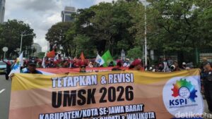 Buruh Geruduk Patung Kuda Tolak UMP 2026, Tuntut Revisi Angka Rp 5,7 Juta