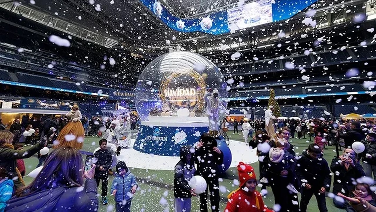 Santiago Bernabeu Berubah Jadi Wisata Natal Meriah: Wahana Seru Hingga Bola Raksasa