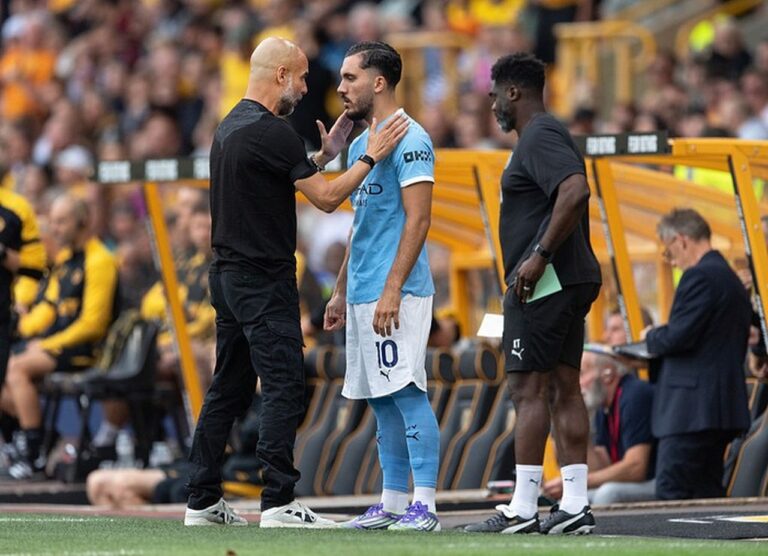 Pep Guardiola Ungkap Perasaannya pada Rayan Cherki: Kadang Saya Marahi, Kadang Ingin Saya Cium Pep Guardiola Ungkap Perasaannya pada Rayan Cherki: Kadang Saya Marahi, Kadang Ingin Saya Cium