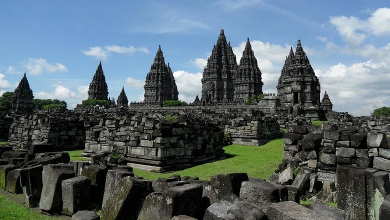 Rombongan Zikir di Candi Prambanan Bikin Polemik, Pengelola Minta Maaf dan Perketat Pengawasan Rombongan Zikir di Candi Prambanan Bikin Polemik, Pengelola Minta Maaf dan Perketat Pengawasan