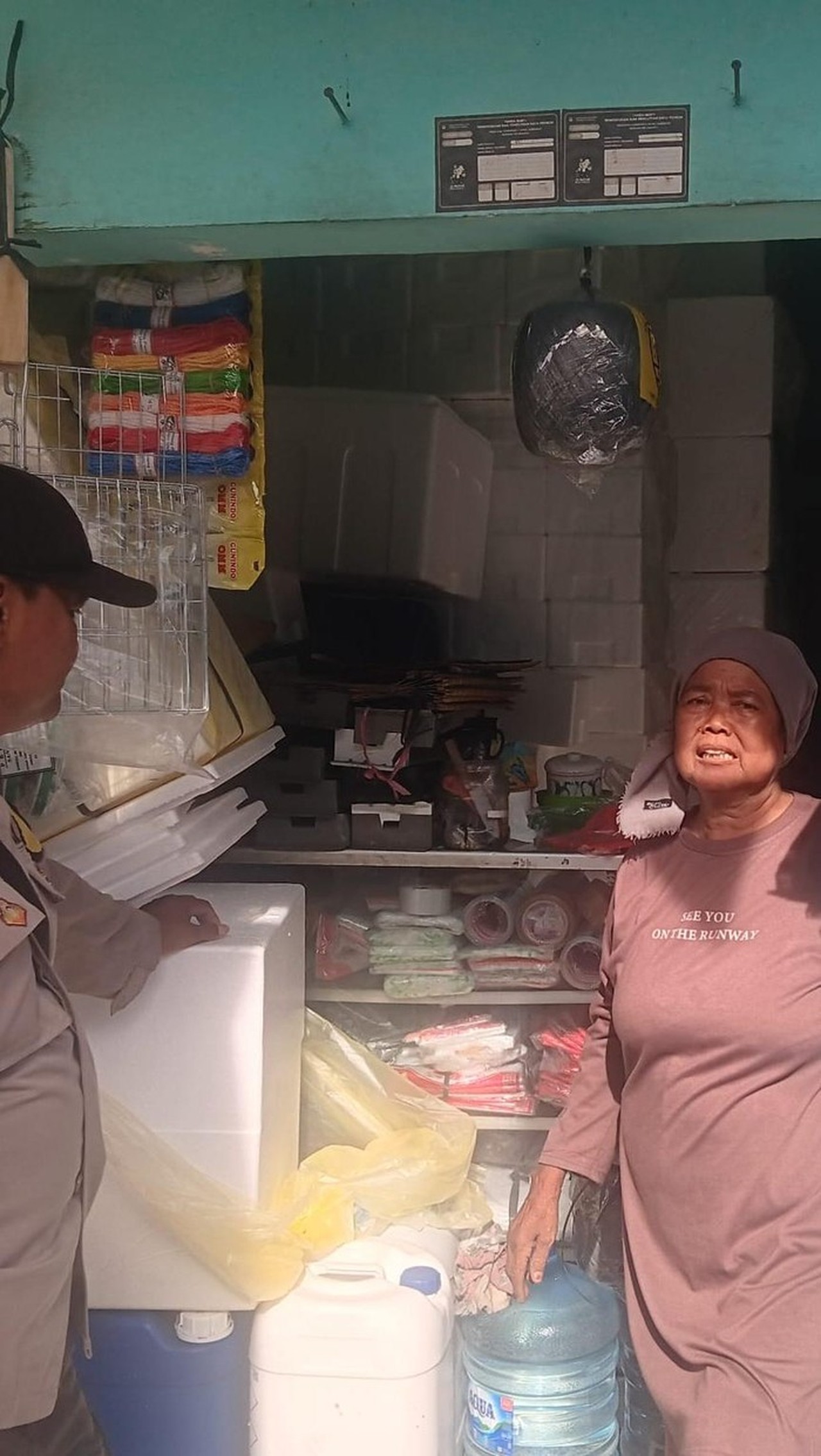 Nenek Penjaga Warung di Cilincing Kehilangan Uang dan HP Akibat Modus Pembelian Boks Ikan