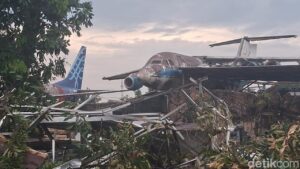 Puting Beliung Terjang Kemang Bogor, Sayap Pesawat Bekas Hantam Rumah Warga