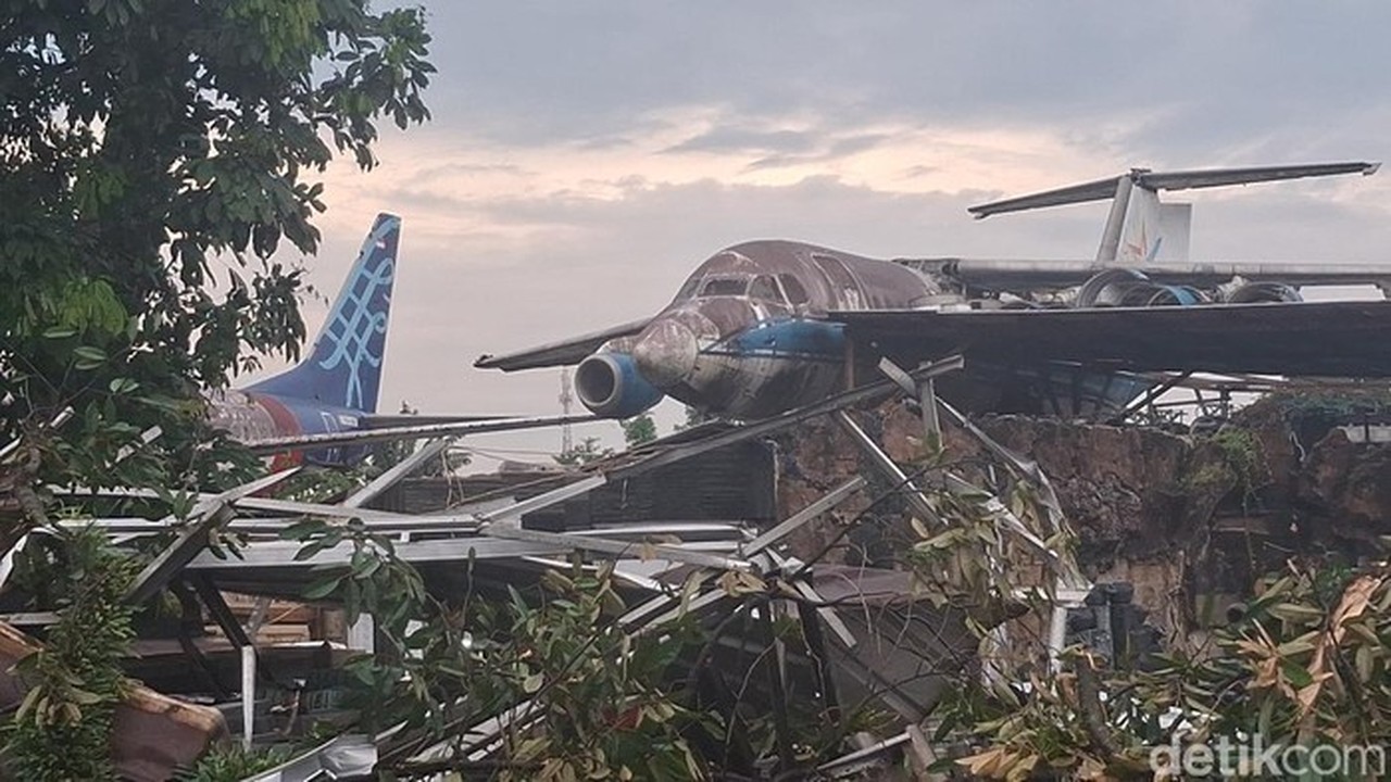 Puting Beliung Terjang Kemang Bogor, Sayap Pesawat Bekas Hantam Rumah Warga