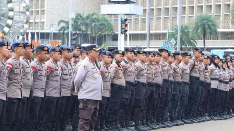Ribuan Buruh Demo Tolak UMP DKI 2026 di Monas, 2.617 Personel Gabungan Disiagakan