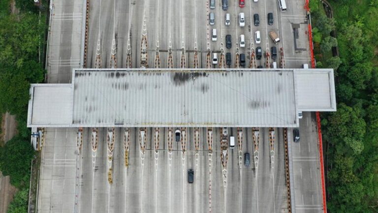 Jelang Tahun Baru 2026: Kecelakaan Truk di Tol Palimanan Kanci, Lalin Lain Lancar