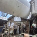 Potongan Pesawat Jatuh Timpa Rumah Warga Bogor Akibat Puting Beliung, Pemilik Lapak Ganti Rugi