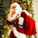 Erling Haaland Berbaju Santa, Beri Kado Spesial untuk Bocah Fans Manchester United