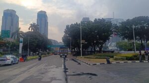 Massa Buruh Tolak UMP Bubar, Lalu Lintas Jalan Medan Merdeka Selatan Kembali Normal