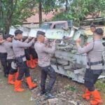 Evakuasi Bangkai Pesawat di Kemang Bogor: Potongan Sayap Timpa Rumah Warga Akibat Puting Beliung