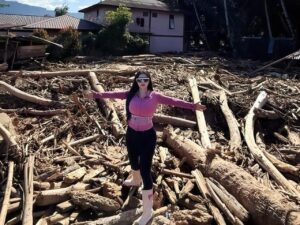 Novi Rizki Dihujat Netizen Akibat Pakaian Ketat Saat Bantu Korban Bencana di Sumatera