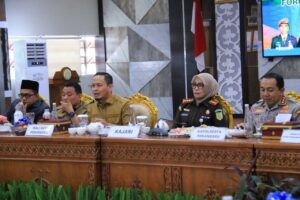 Forkopimda Pekanbaru Sepakat Tertibkan Kabel Fiber Optik yang Membahayakan