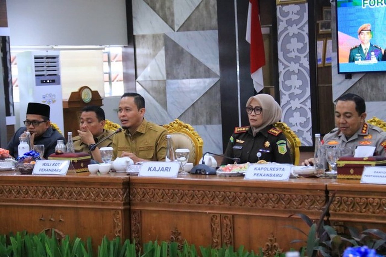 Forkopimda Pekanbaru Sepakat Tertibkan Kabel Fiber Optik yang Membahayakan