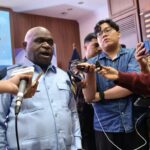 Natalius Pigai Bercanda ‘Rampas’ Kantor KemenHAM: Saya Masuk, Kantornya Kosong