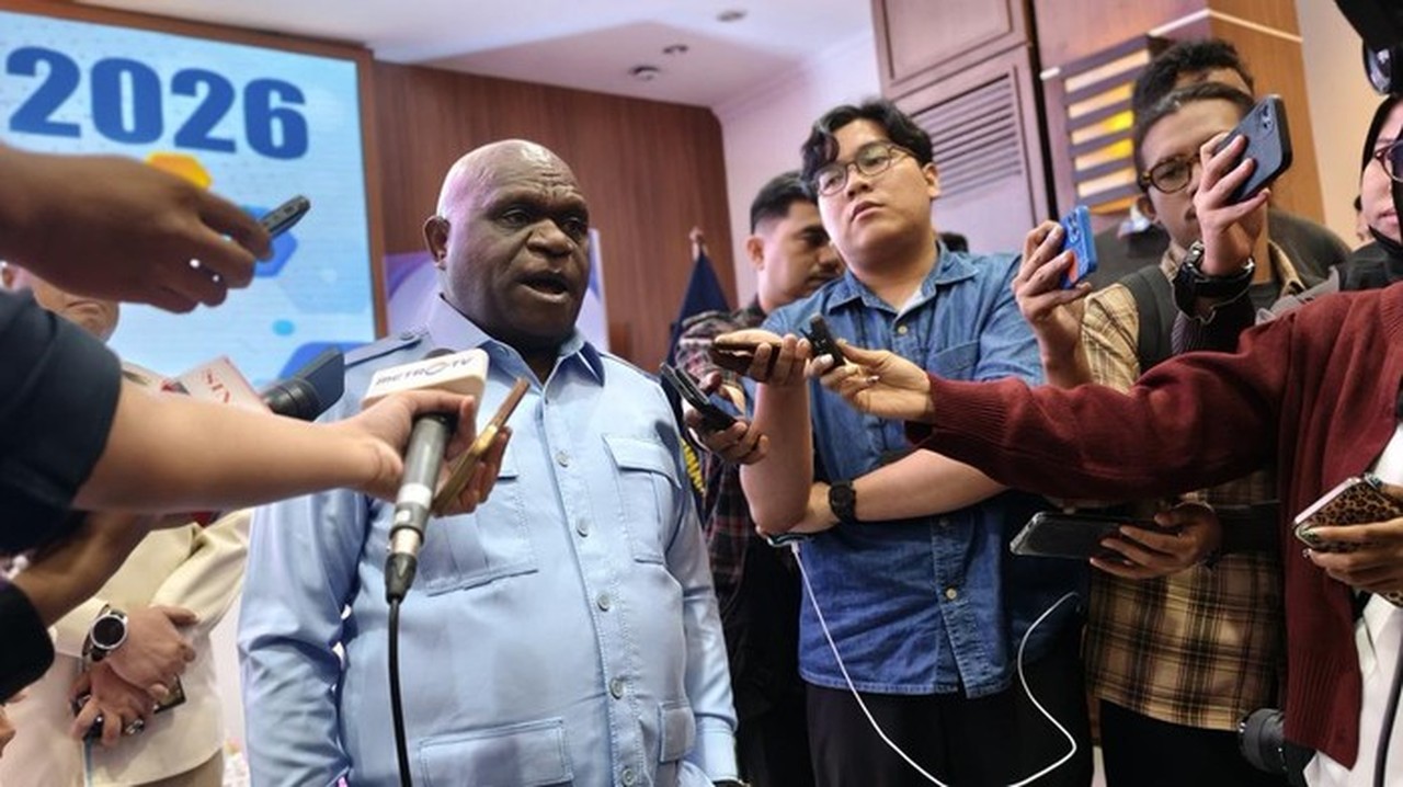 Natalius Pigai Bercanda ‘Rampas’ Kantor KemenHAM: Saya Masuk, Kantornya Kosong