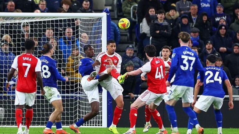 Panel Liga Inggris Akui Kesalahan VAR, Arsenal Diuntungkan dalam Laga Kontra Everton Panel Liga Inggris Akui Kesalahan VAR, Arsenal Diuntungkan dalam Laga Kontra Everton
