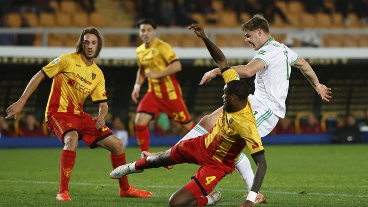 AS Roma Bangkit di Markas Lecce, Kemenangan 2-0 Bawa I Lupi ke Empat Besar Klasemen