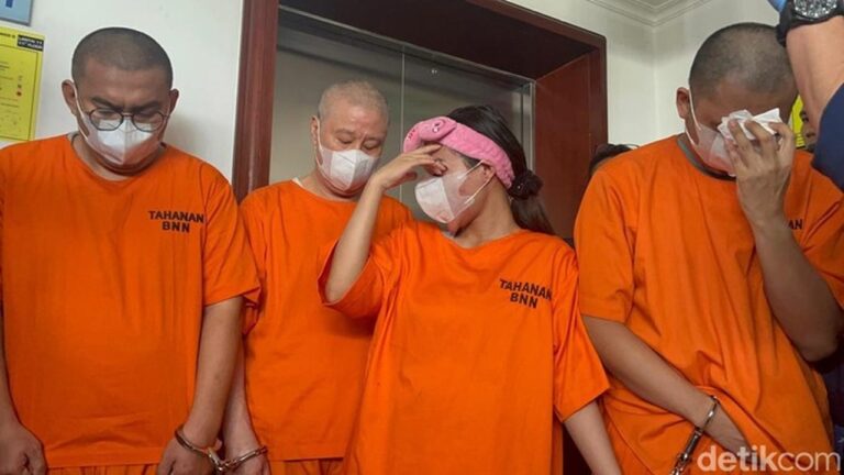 BNN Ungkap Lab Narkoba Cair di Ancol, Jaringan WN China Produksi Liquid Vape dan Happy Water BNN Ungkap Lab Narkoba Cair di Ancol, Jaringan WN China Produksi Liquid Vape dan Happy Water