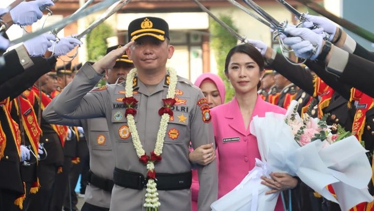 AKBP Victor Pamit dari Polres Tangsel, Diantar Ratusan Ojol hingga Ormas ke Tugas Baru AKBP Victor Pamit dari Polres Tangsel, Diantar Ratusan Ojol hingga Ormas ke Tugas Baru