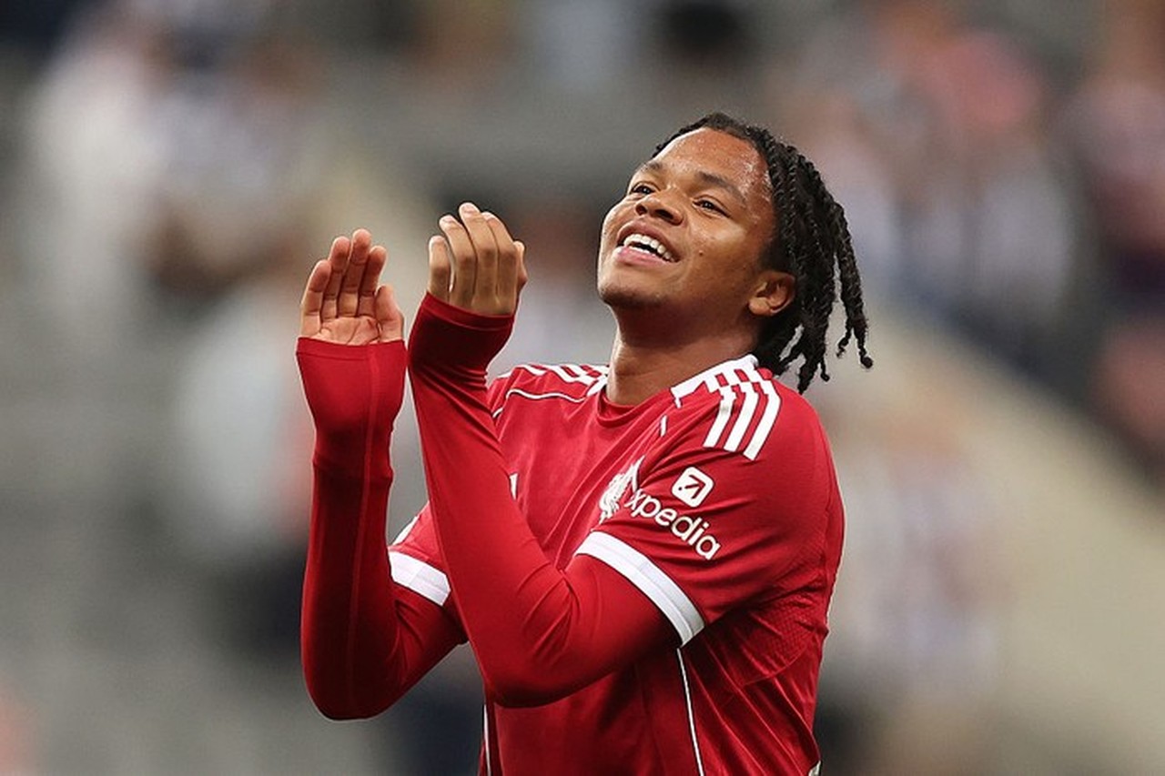 Arne Slot dan Richard Hughes Bersitegang di Liverpool Akibat Nasib Rio Ngumoha