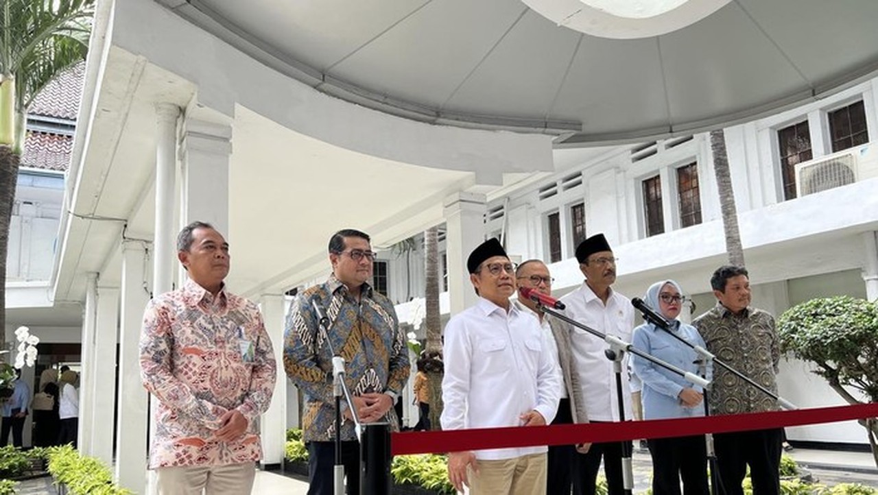 Menko PM Bentuk Pokja Pemberdayaan Pascabencana Sumatera, Fokus Pemulihan Ekonomi Warga