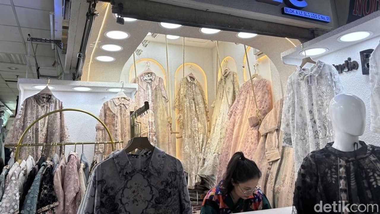 Tren Baju Lebaran 2026 Mulai Mendominasi Tanah Abang Meski Idul Fitri Masih Jauh Tren Baju Lebaran 2026 Mulai Mendominasi Tanah Abang Meski Idul Fitri Masih Jauh