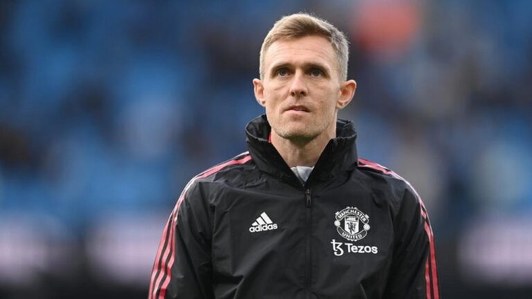 Darren Fletcher Fokus Kalahkan Burnley, Tak Pikirkan Posisi Manajer MU Darren Fletcher Fokus Kalahkan Burnley, Tak Pikirkan Posisi Manajer MU