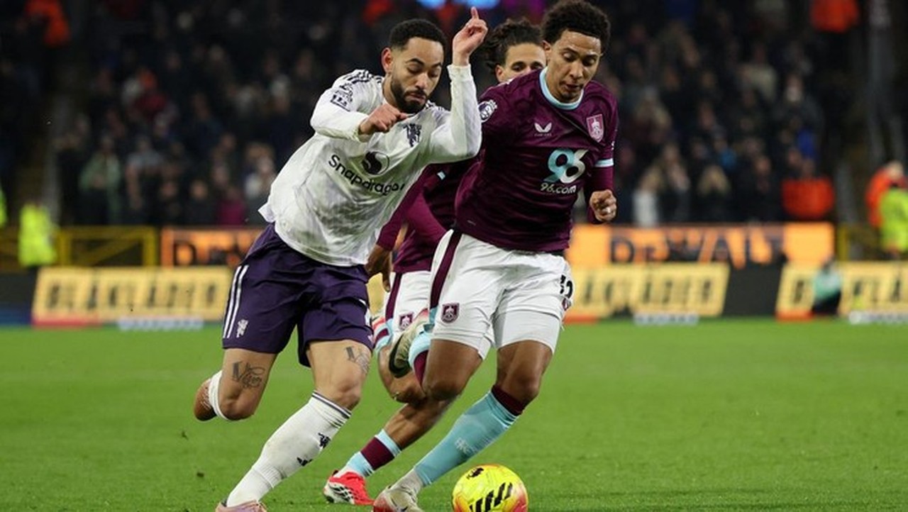 Babak Pertama Burnley vs Man Utd: Gol Bunuh Diri Ayden Heaven Buat Setan Merah Tertinggal Babak Pertama Burnley vs Man Utd: Gol Bunuh Diri Ayden Heaven Buat Setan Merah Tertinggal