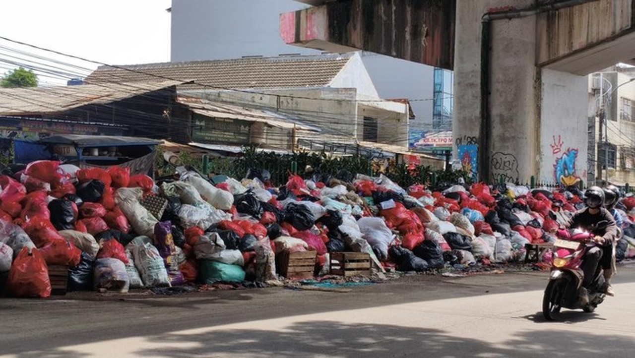 Sampah Tangsel Dialihkan ke Cileungsi Akibat Penolakan Warga Serang