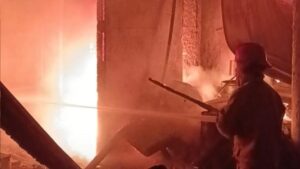 Kebakaran Melanda Home Industri Pengecatan Spare Part Motor di Citeureup, Bogor