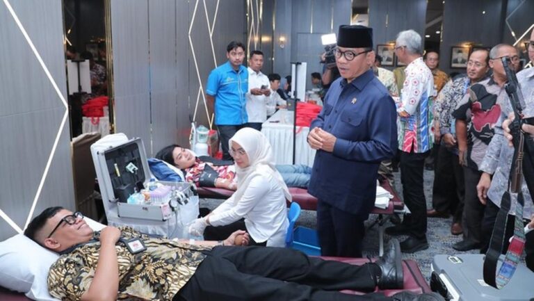 Menteri Yandri Luncurkan Gerakan Donor Darah Nasional dari Desa untuk Indonesia