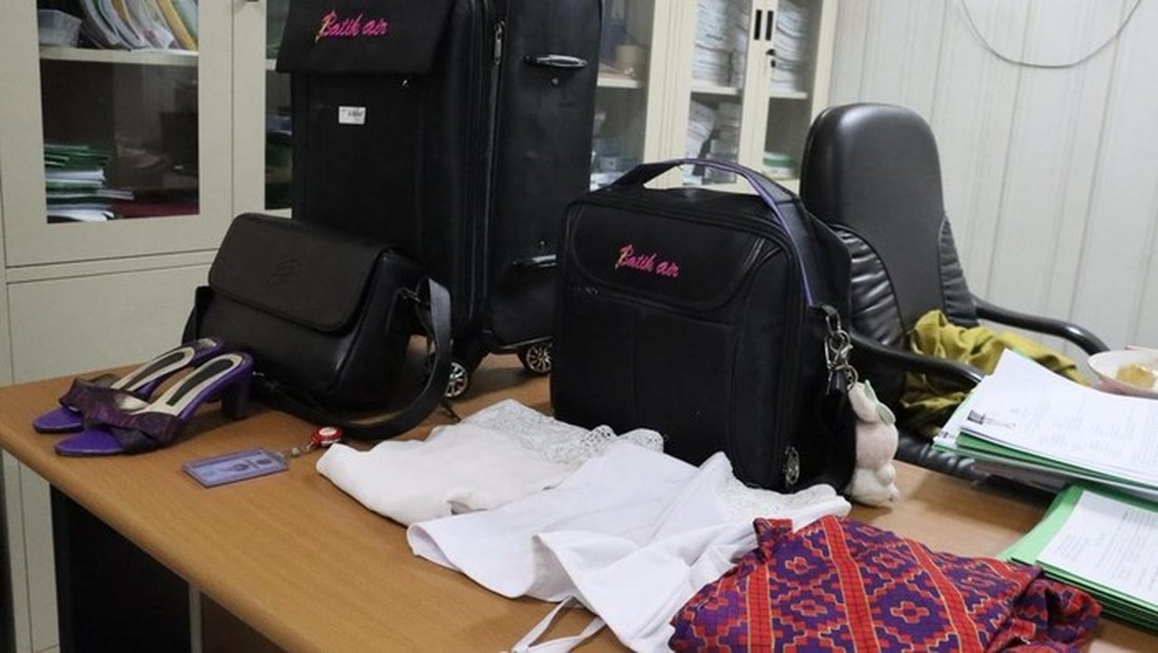 Pramugari Gadungan Khairun Nisa Beli Seragam dan Koper via Online, Ini Potretnya